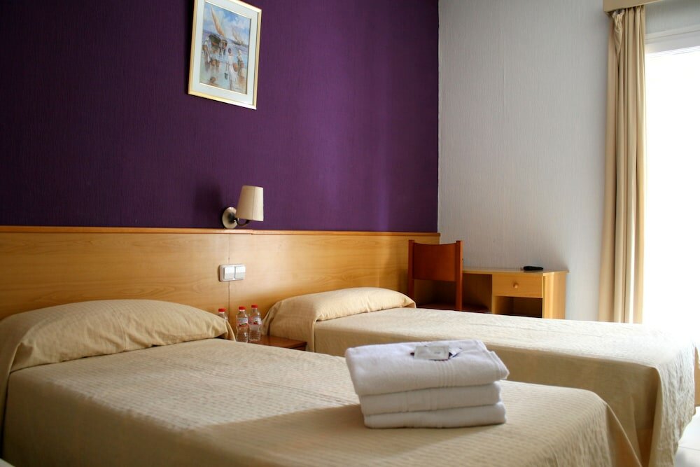 Фото Hotel Sant Jordi