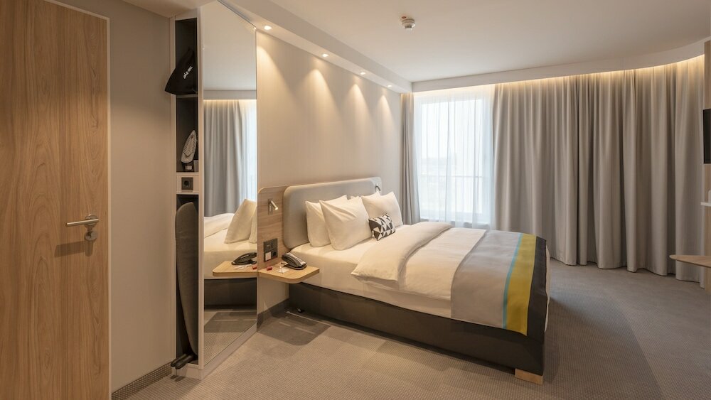 Фото Holiday Inn Express Düsseldorf Hauptbahnhof