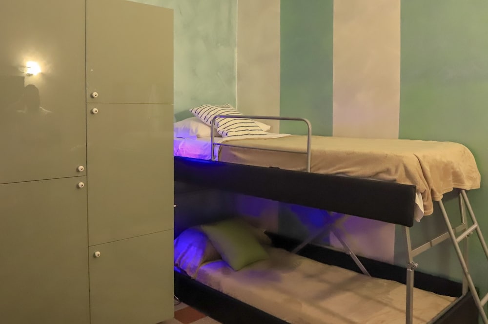 Фото Roman Holidays Hostel