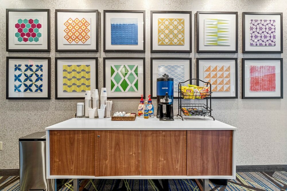 Фото Holiday Inn Express & Suites Lakeland South, an Ihg Hotel