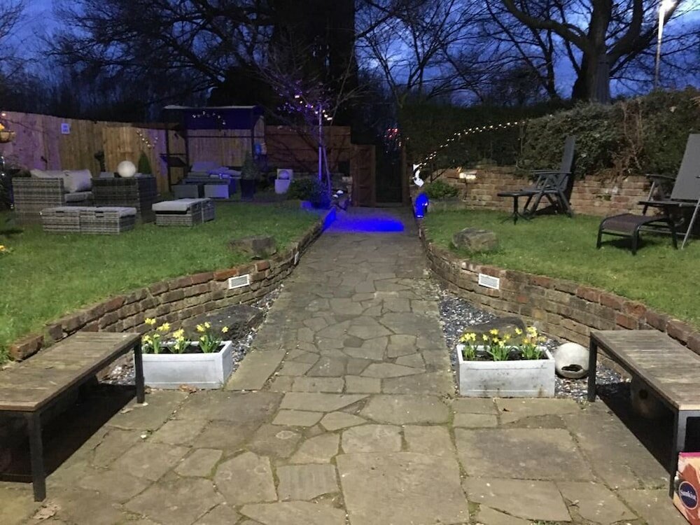 Фото Queens Guesthouse Manchester