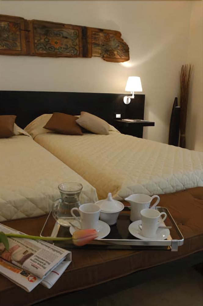 Фото Ucciardhome Hotel