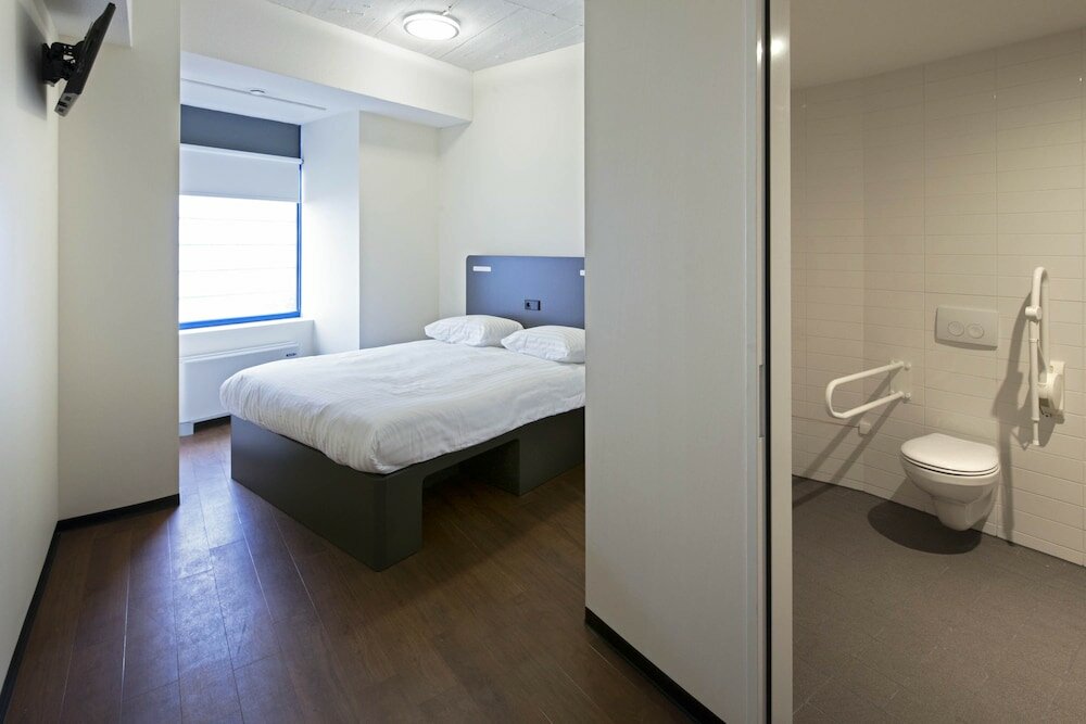 Фото EasyHotel Rotterdam City Centre