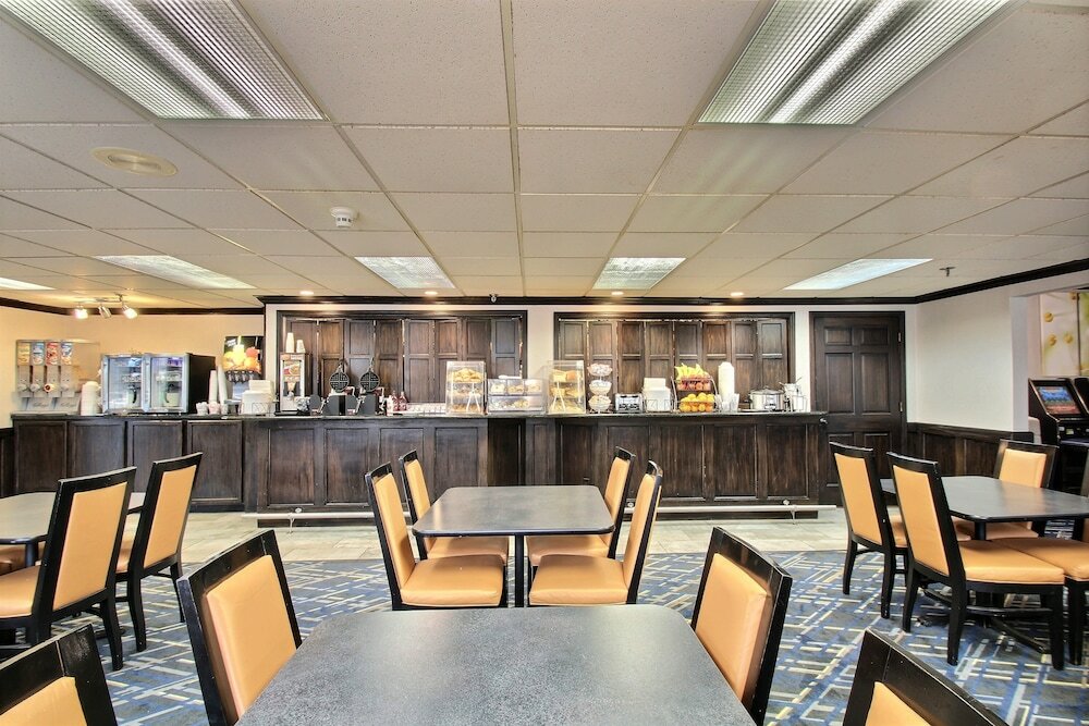 Фото Baymont by Wyndham Madison West/Middleton Wi West