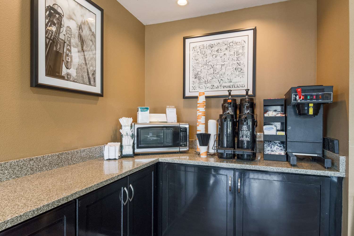 Фото Rodeway Inn Portland Airport Hotel