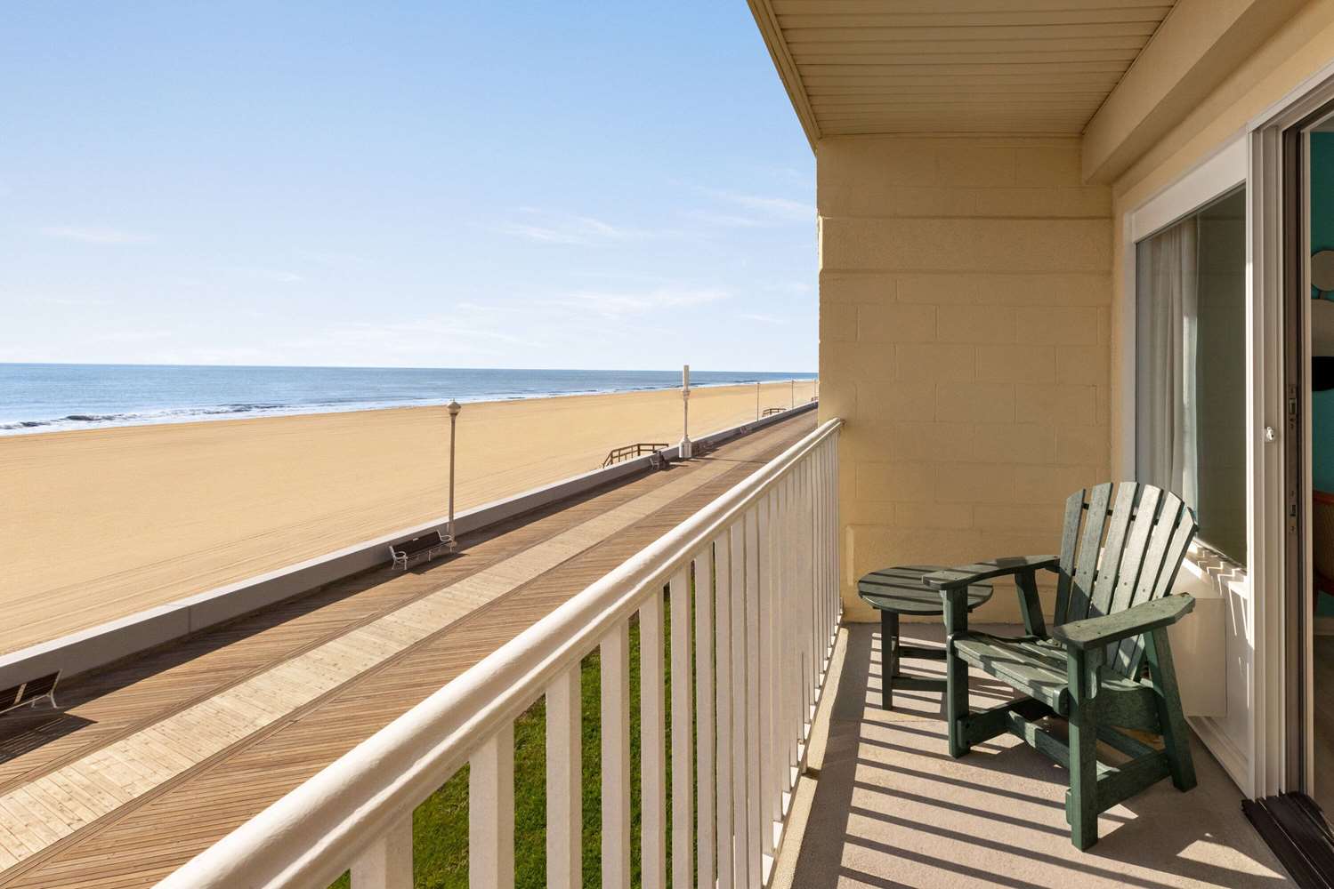 Фото Howard Johnson by Wyndham Ocean City Oceanfront
