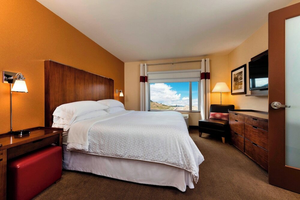 Фото Four Points by Sheraton Kelowna Airport