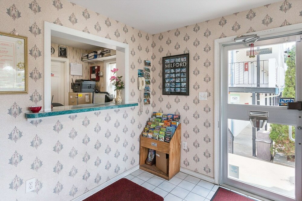 Фото Rodeway Inn Milford - I-84