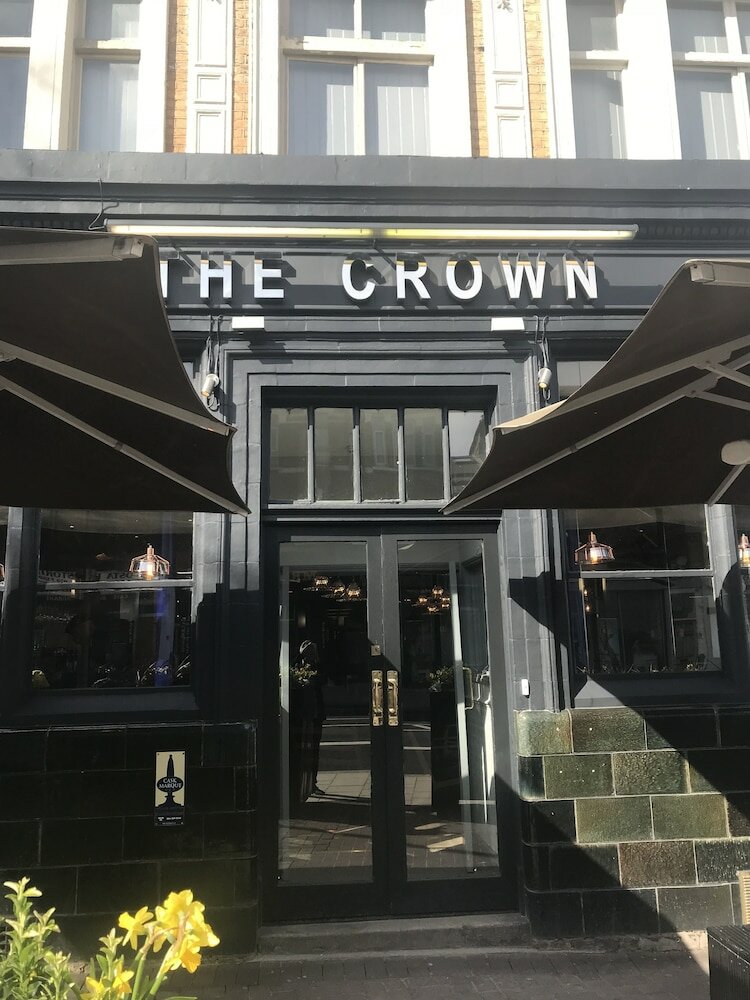 Фото PubLove  The Crown Battersea