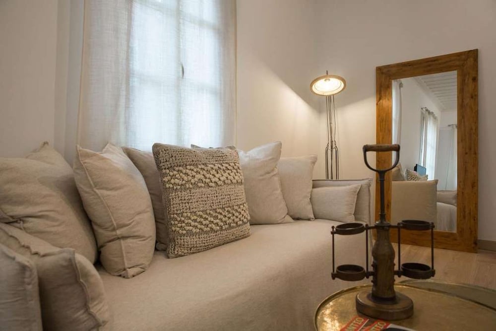 Фото Amymone Suites