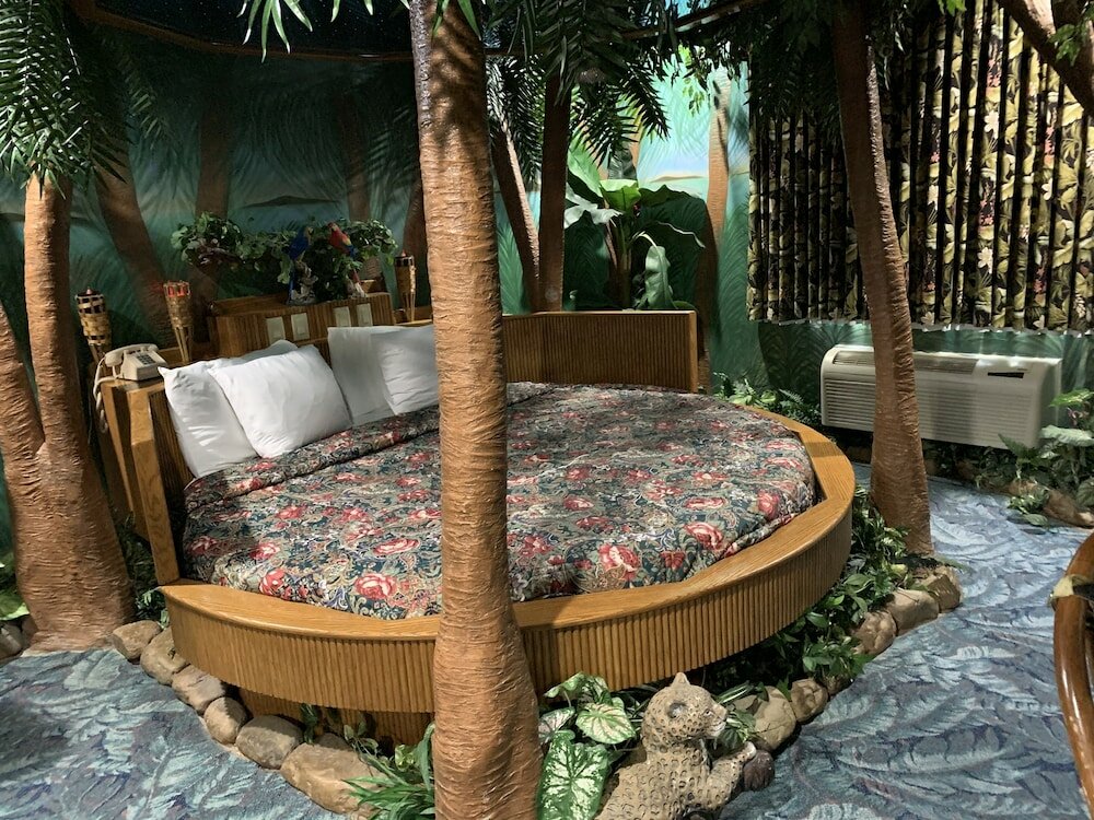 Фото Designer Inn & Suites