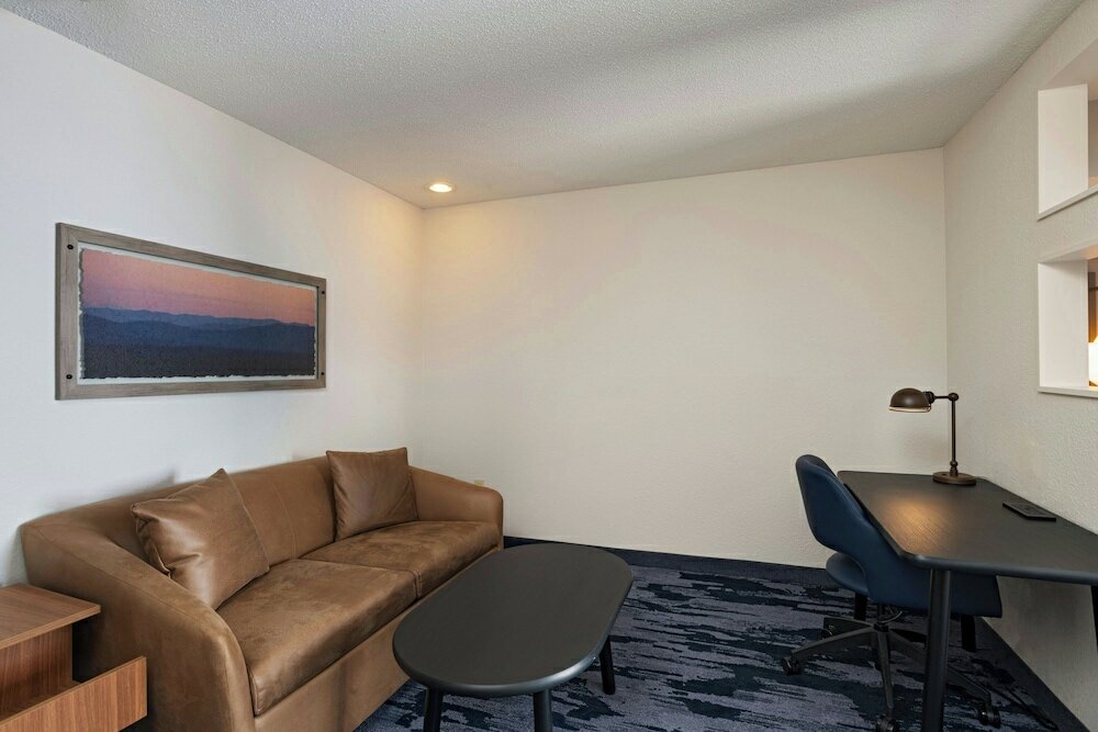 Фото Fairfield Inn by Marriott Kansas City Airport