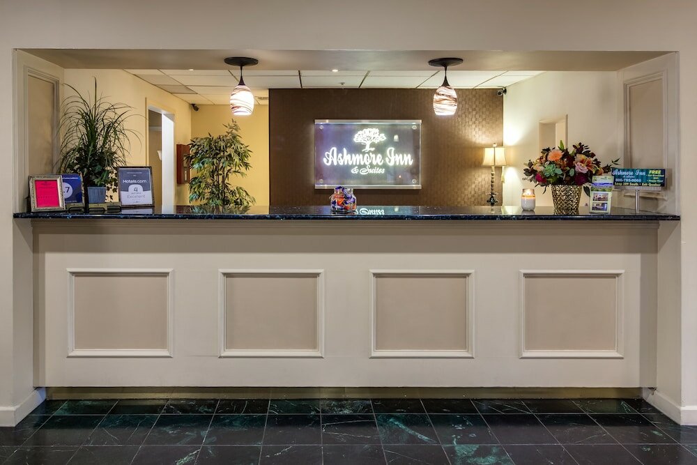 Фото Ashmore Inn and Suites