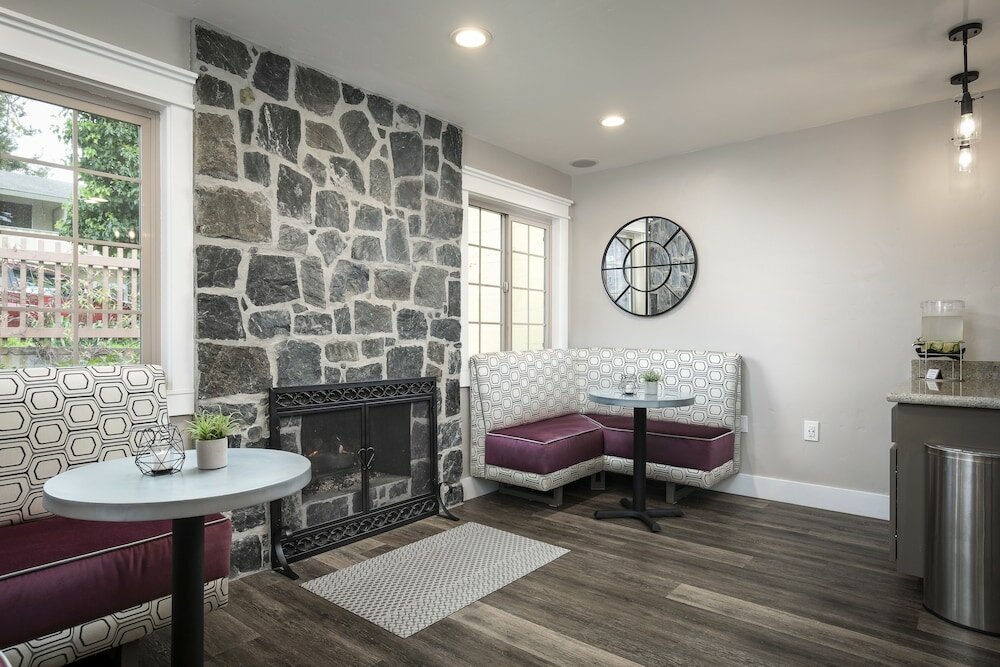 Фото Candle Light Inn