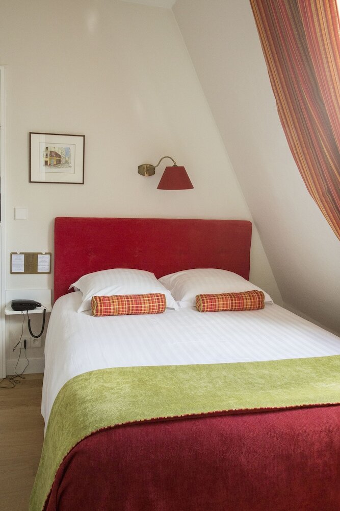 Фото New Orient Hotel