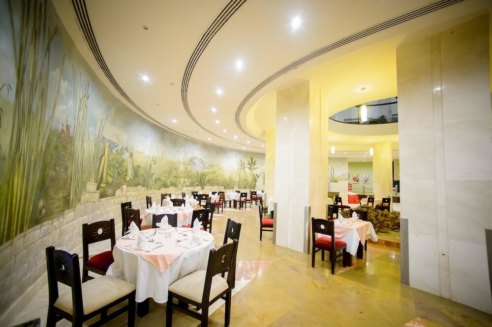 Фото Carols Beau Rivage Hotel