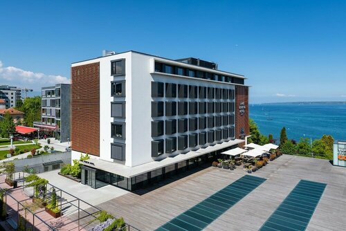 Гостиница Lake Geneva Hotel в Же