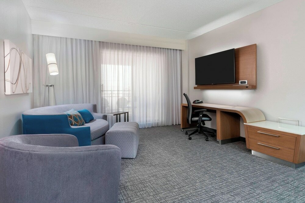 Фото Courtyard by Marriott Tampa Downtown