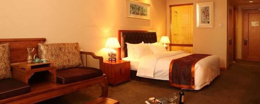 Фото The Hot Spring Hotel
