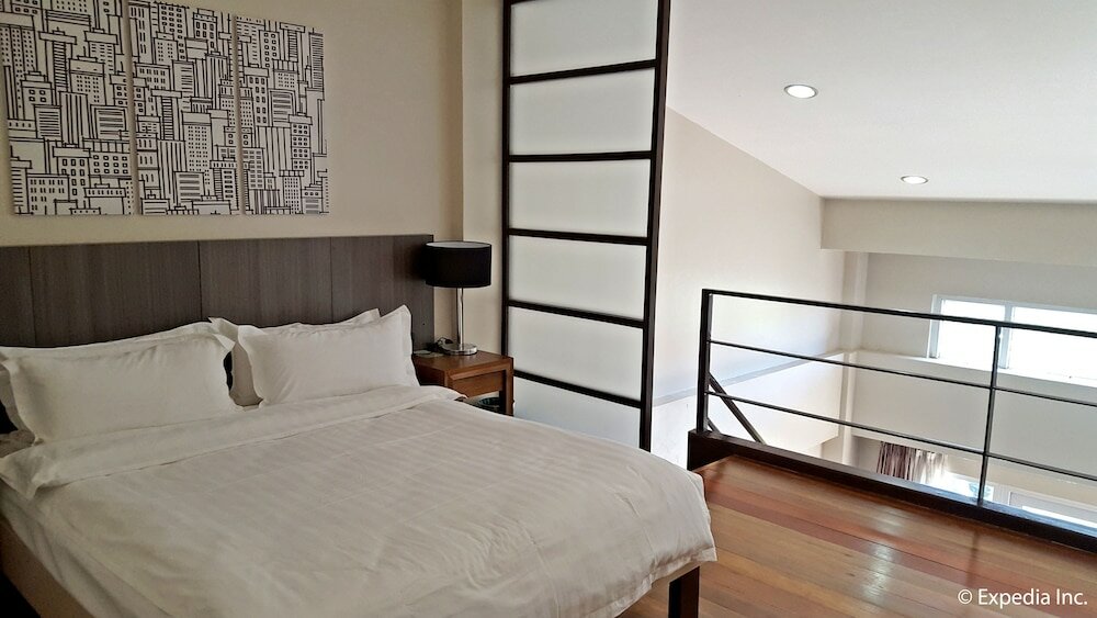 Фото Newtown Plaza Hotel