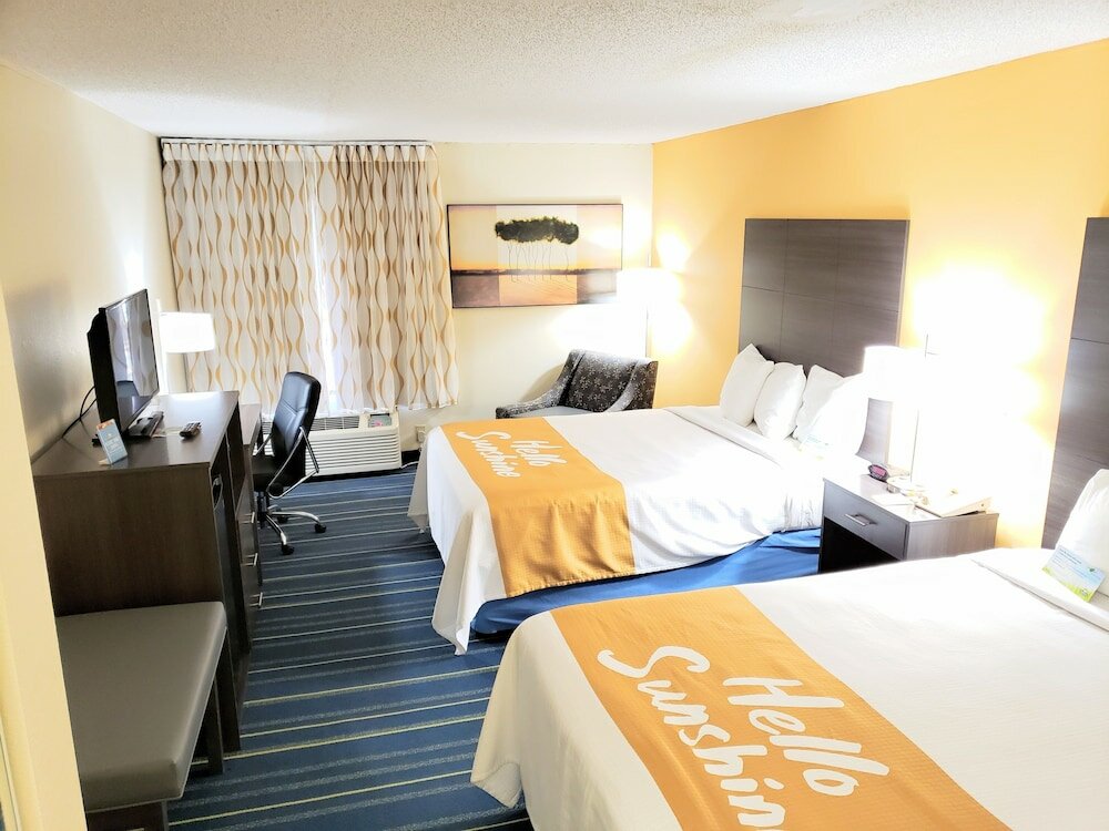 Фото Days Inn by Wyndham Burlington East