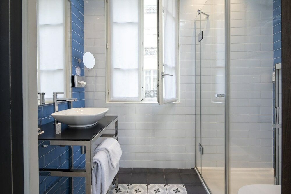 Фото Hôtel Les Matins de Paris & SPA