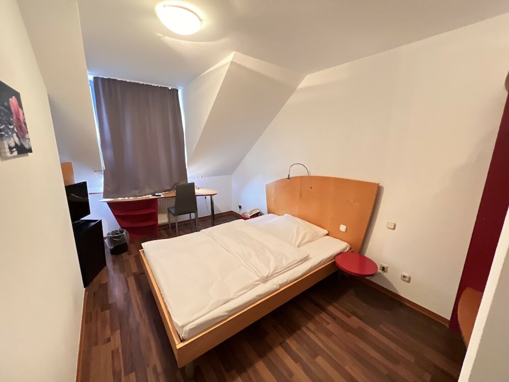 Фото Mainstreet Hotel