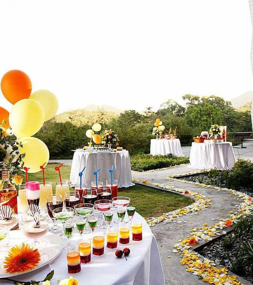 Фото Guangzhou Baiyun International Convention Center LN Dongfang Hotel