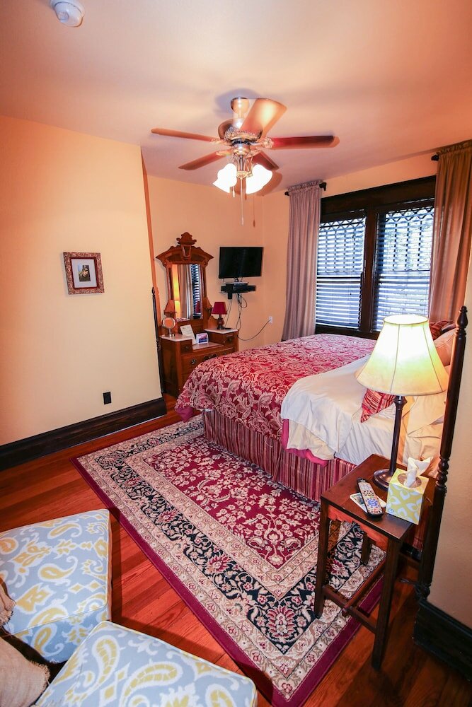 Фото Iron Horse Inn