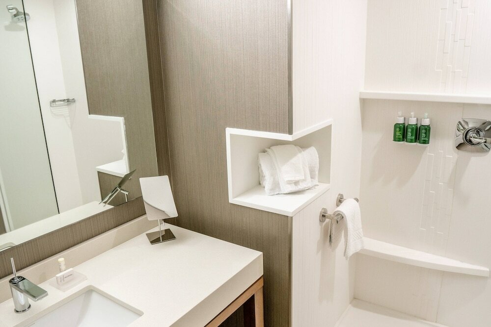 Фото Courtyard by Marriott Fargo