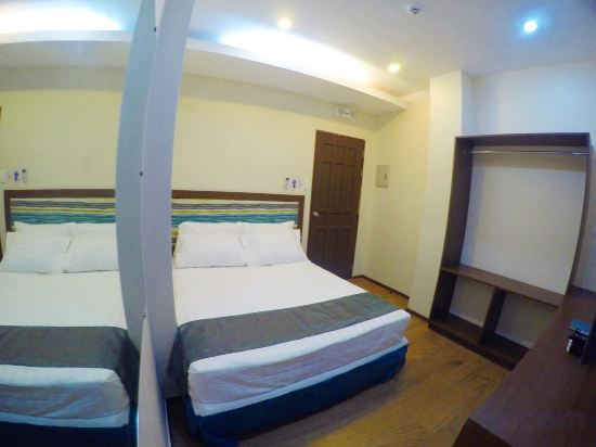 Фото Golden Gate Suites