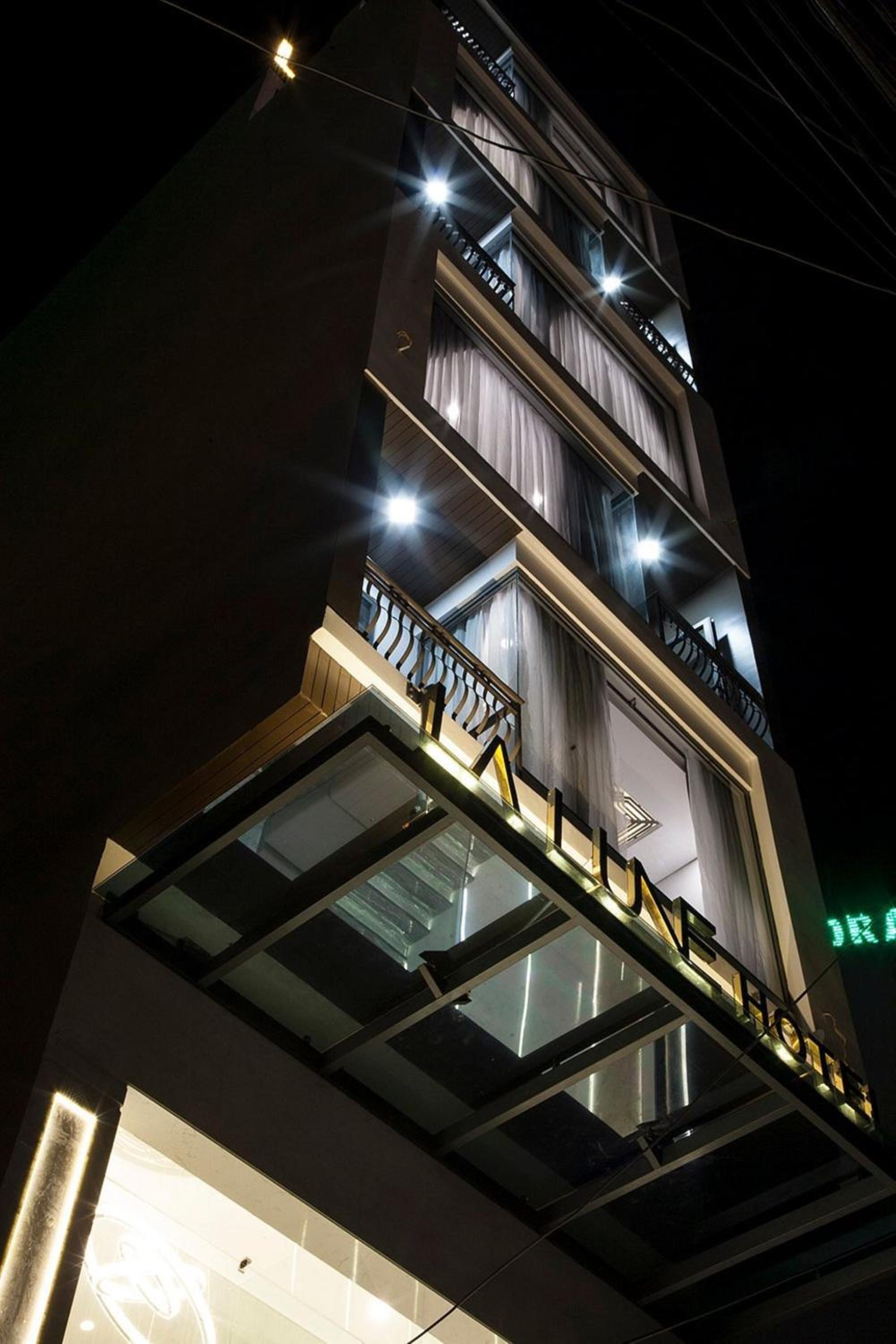 Фото La Lune Hotel