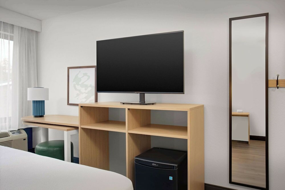 Фото Отель Spark by Hilton Atlanta Cumberland Ballpark