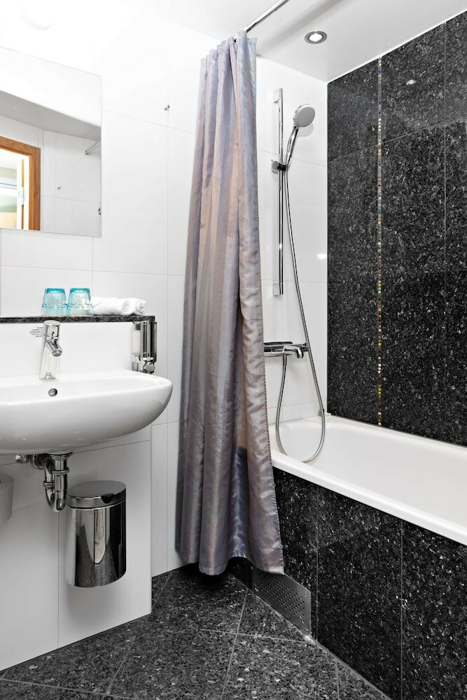 Фото Sure Hotel by Best Western Arena