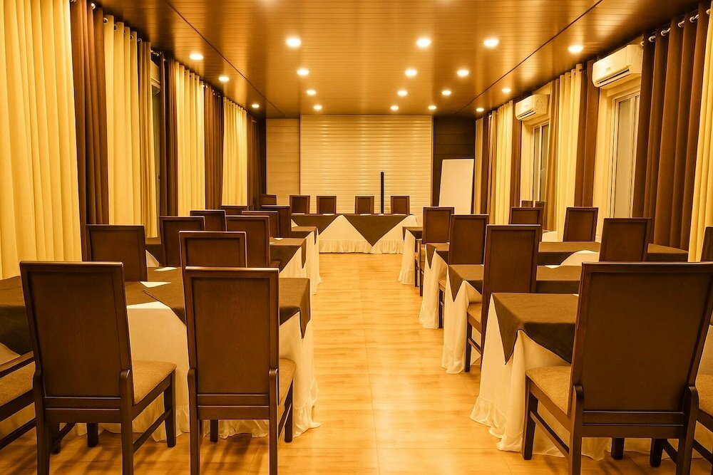 Фото Hotel Tjs Royale