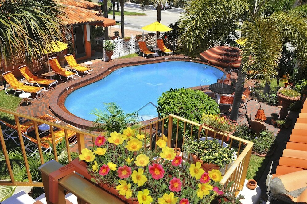 Фото Blue Seas Courtyard