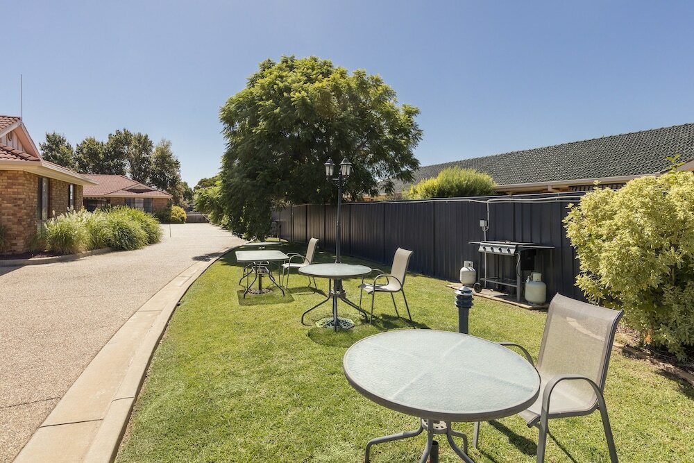 Фото Best Western Ambassador Motor Inn & Apartments