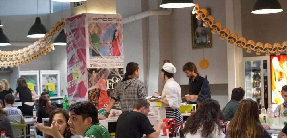 Фото Hola Hostal Eixample