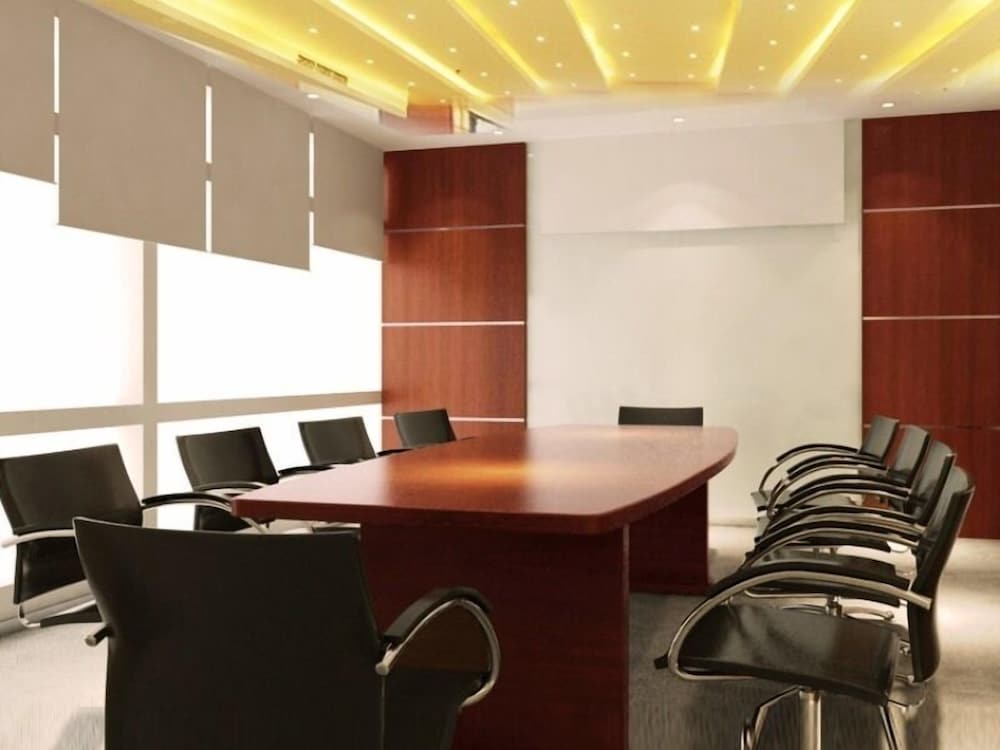 Фото GreenTree Inn Qingdao Development District Sdust Express Hotel