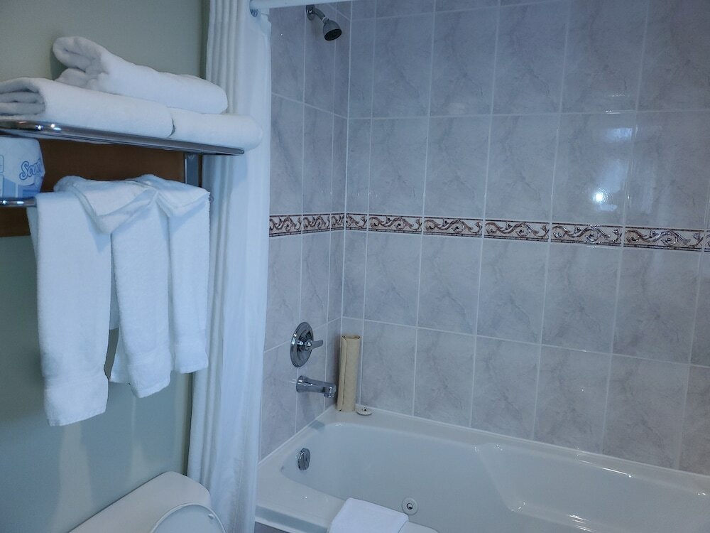 Фото Days Inn by Wyndham Surrey