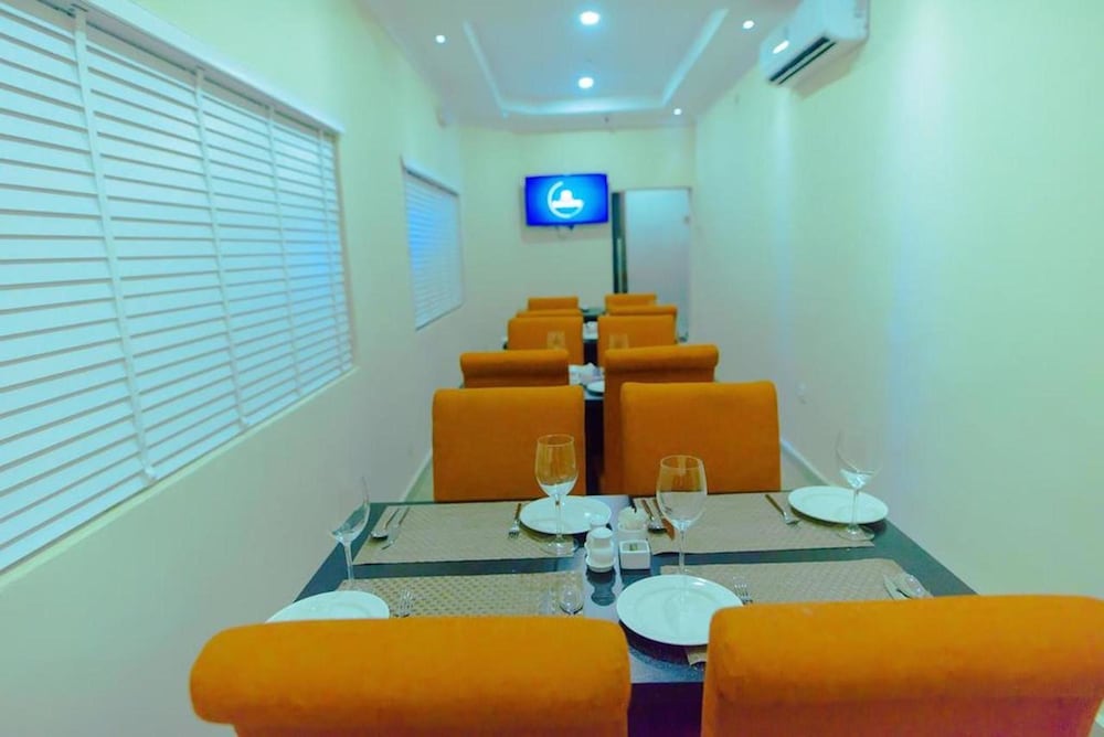 Фото CribVille Hotel & Suites