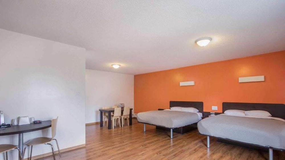 Фото Motel 6 Camrose, Ab