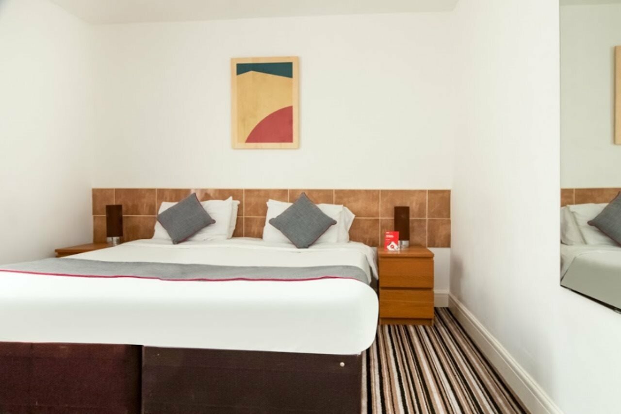 Фото Oyo Flagship Cardiff Central