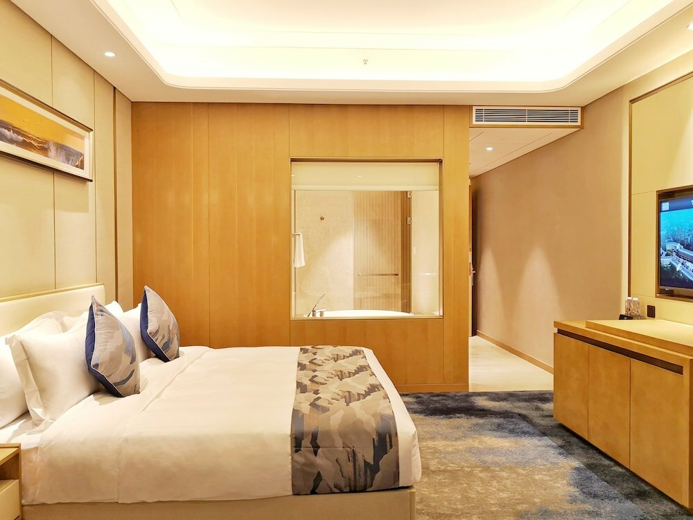 Фото Ramada Plaza Dongxing City Center