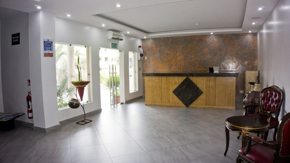 Фото Tropical Enclave Hotel