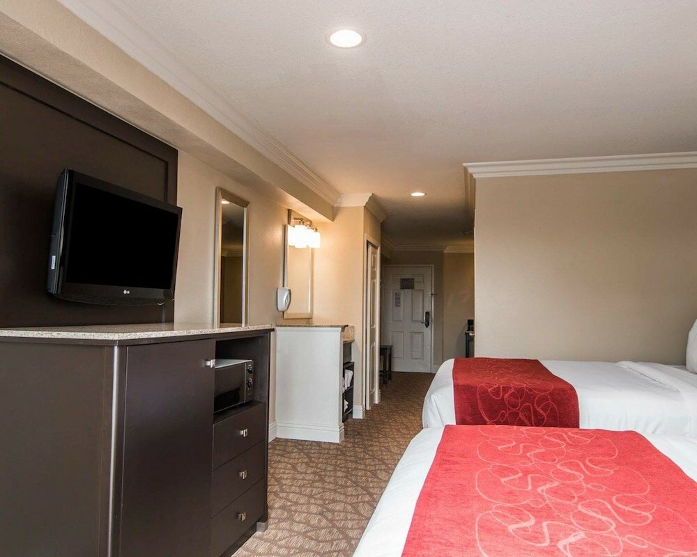 Фото Comfort Suites San Clemente Beach