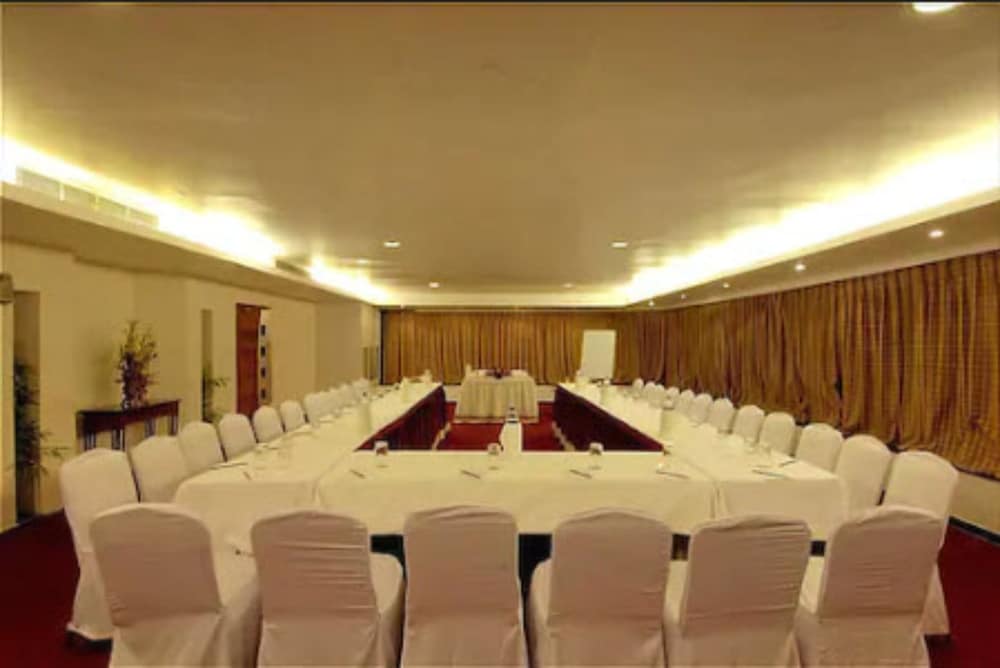Фото Ramee Guestline Hotel Juhu