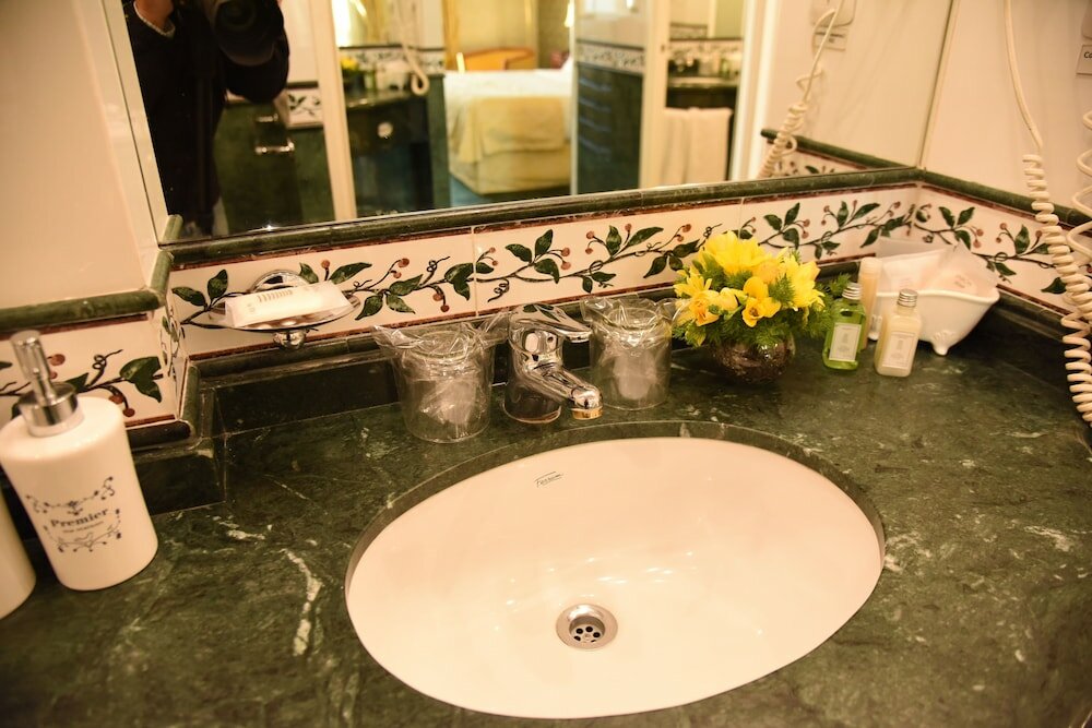 Фото InterTower Hotel