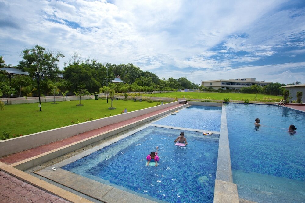 Фото Landmark Pallavaa Beach Resort