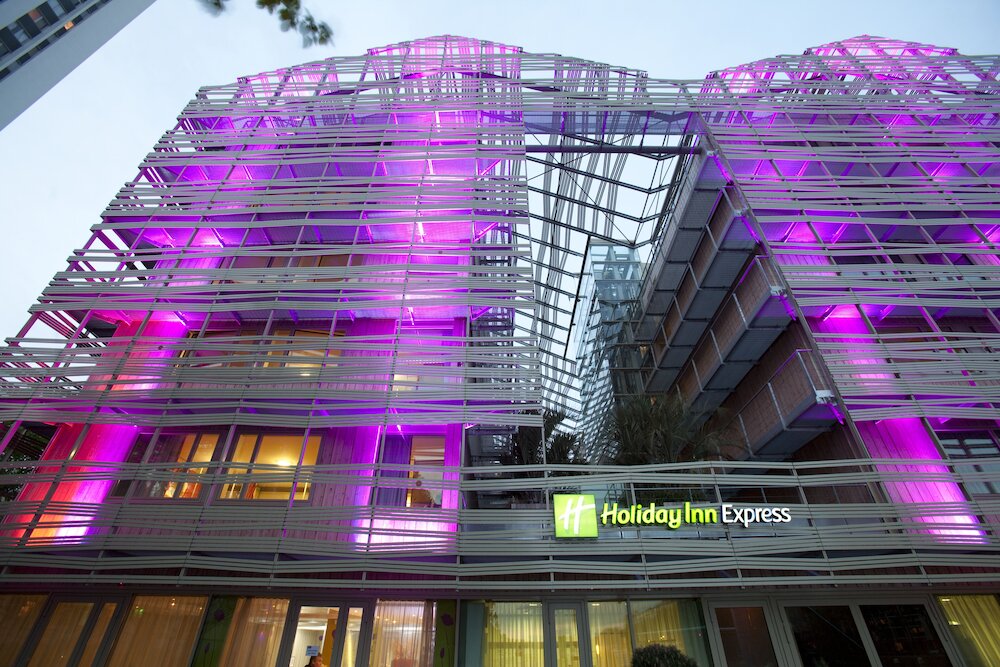 Фото Holiday Inn Express Paris - Canal de la Villette